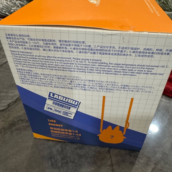 Pop Mart TUMBLER -The Monsters Wacky Mart Series -BLOND BOX - Picture 4 of 5